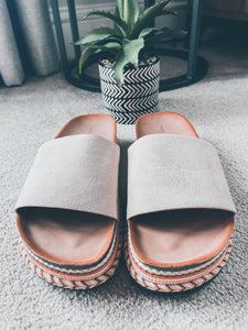 Thread Detailed Wide Strap Sliders